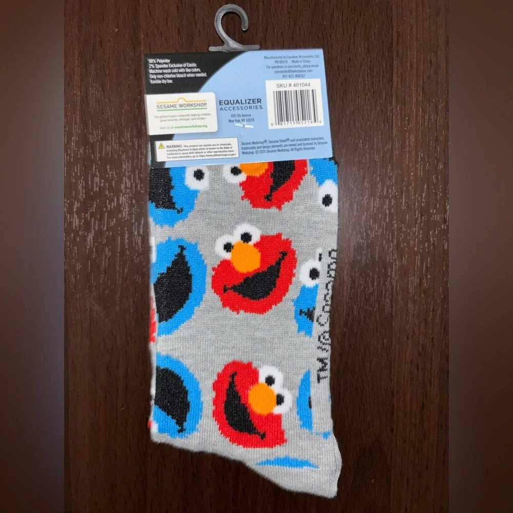 SESAME STREET ELMO NOVELTY CREW SOCKS NWT MEN’S SHOE SIZE 9-13